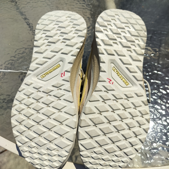 Vans Beige and White Sneakers - Picture 10 of 15